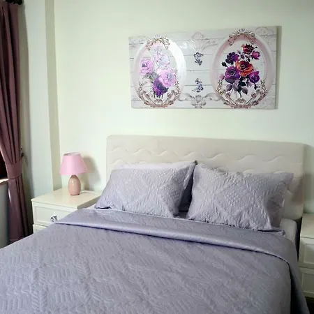 Two Stone Homes Hades Apartamento