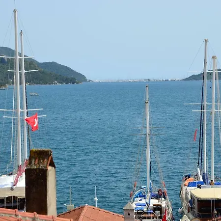 Two Stone Homes Hades شقة